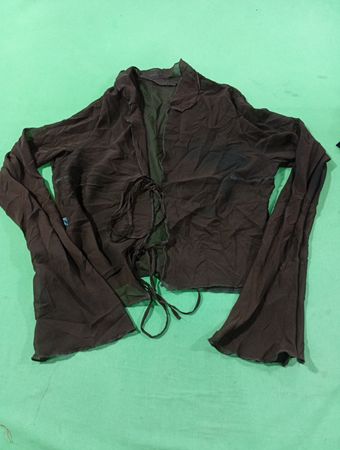 Braunes transparentes Top mit Knoten vorn und Glockenärmeln