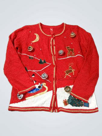 Roter Weihnachtspullover mit Santa, Rentier und Tannenbäumen