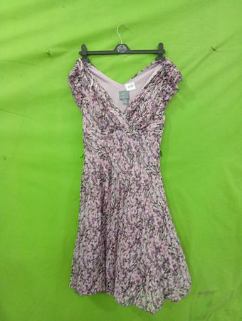 Rabbit Petite Damenkleid mit Blumenmuster, V-Ausschnitt und kurzen Ärmeln