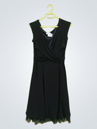 Dressbarn schwarzes ärmelloses Midikleid mit Tüllsaum