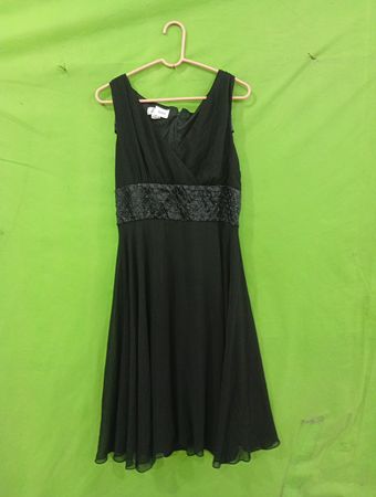 Petra Schwarzes Perlenbesetztes Taillen-Kleid