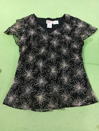 R&K Originals Schwarzes Oberteil mit Blumenmuster