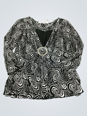 Covington Top mit schwarz-weißem Wirbelmuster und Ringdetail