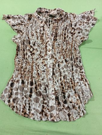 Serenade New York plissierte Bluse mit Leopardenmuster und Knopfleiste