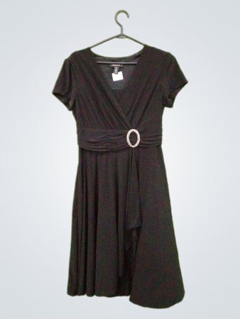 R&M Richards schwarzes V-Ausschnitt-Kleid mit verziertem Taillenbereich