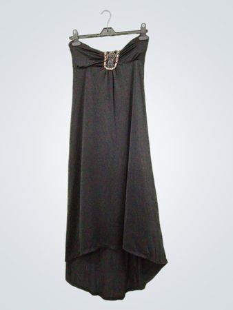 Schwarzes trägerloses Kleid mit perlenbesetztem Ausschnitt