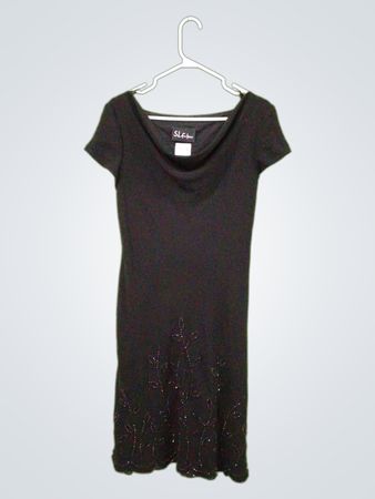S.L. Fashions schwarzes verziertes kurzärmeliges Kleid