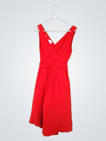 Rotes gerafftes V-Ausschnitt-Kleid