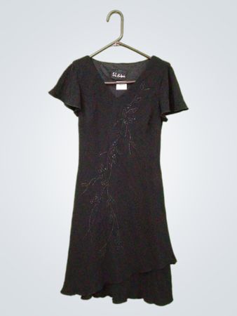 S.L. Fashions Schwarzes besticktes Kleid