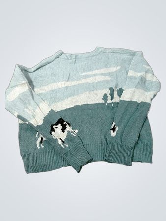 Hellblauer Pullover mit Kuh- und Landschaftsprint