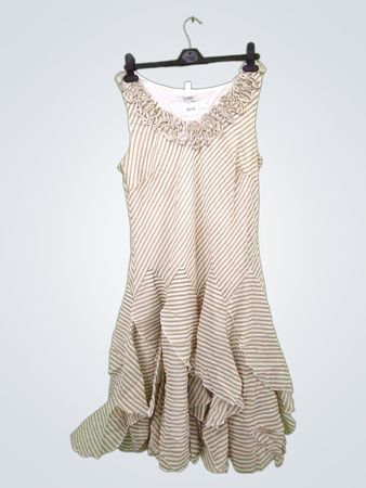 Dressbarn Gestreiftes Rüschendesign-Kleid