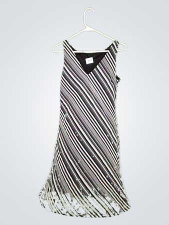 Ärmelloses gestreiftes Kleid