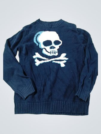 Marineblauer Pullover mit Totenkopf und gekreuzten Knochen