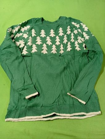 Grüner Weihnachtsbaum-Pullover