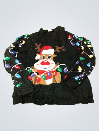 Schwarzer Weihnachtspullover mit Rentier und Lichtern
