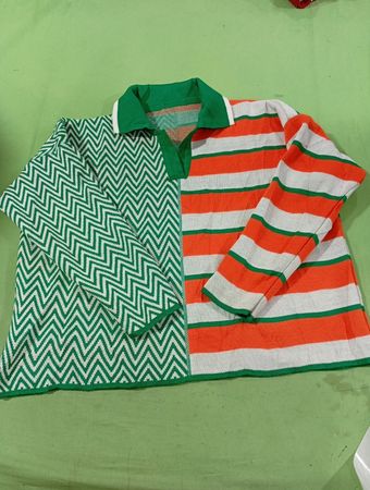 Colorblock-Poloshirt mit Streifen- und Zickzackmuster
