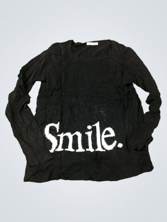 Reitmans schwarzer Strickpullover mit „Smile“-Grafik