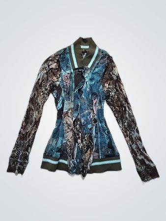 Long-sleeved shirt with blue and black snake skin print
