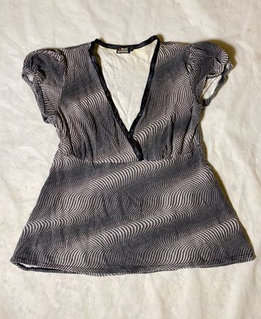 BIG Gray and White Patterned Top