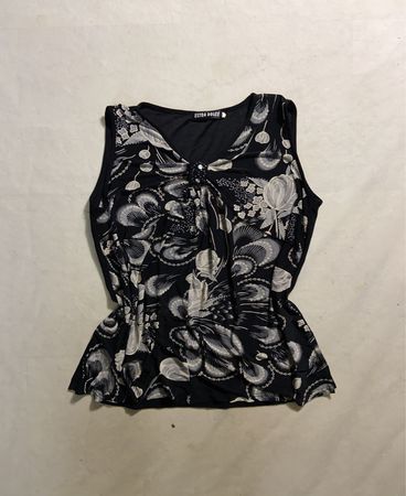 EXTRA DOLCE Sleeveless Black Top with Floral Print
