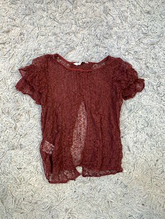 Débardeur en dentelle rouge