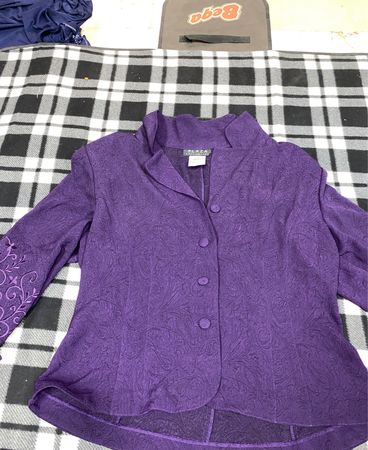 Plaza Collection lila Button-Up-Jacke mit bestickten Ärmeln