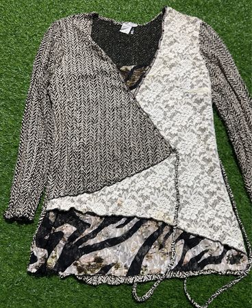 DAVID MAHALI Damen L V-Ausschnitt Wickeloberteil mit Tierdruck und Spitzendetails