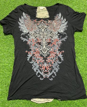 Angela & Diamonds Schwarzes T-Shirt mit Spitzen-Einsatz und Grafik