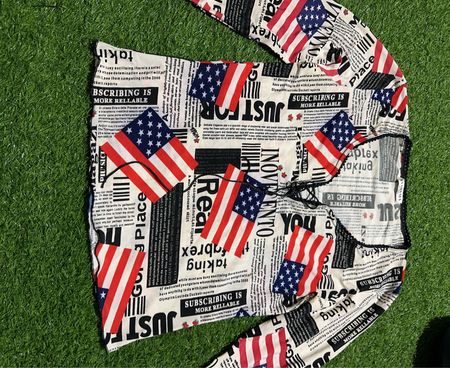 Allover-Print Langarm-Top mit Zeitungs- und American-Flag-Grafiken