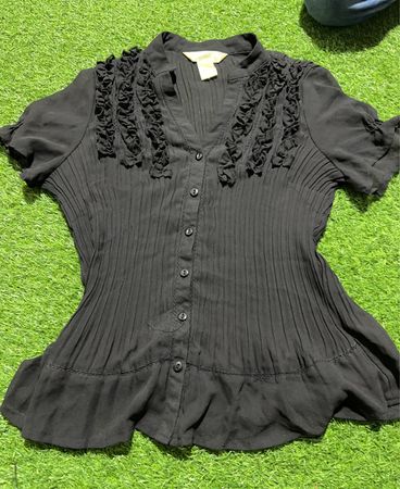 Schwarze Rüschbluse