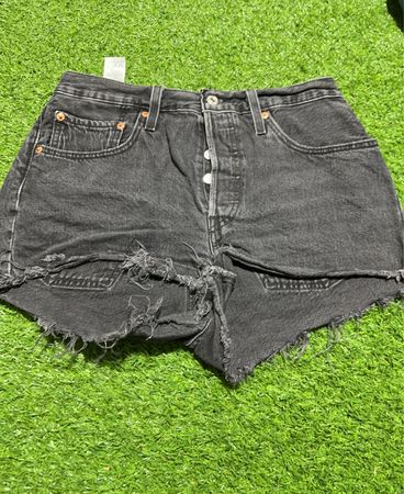 Levi's 501 schwarze Denim-Cutoff-Shorts