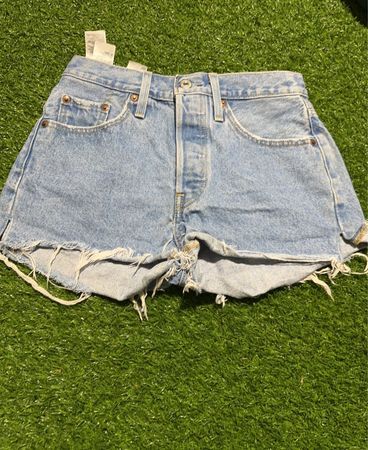Levi's Denim-Cutoff-Shorts