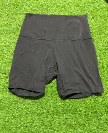 Schwarze Lululemon-Shorts