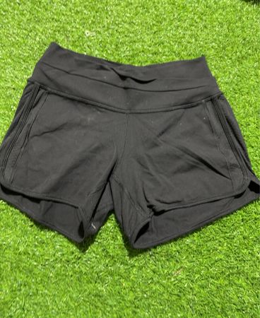 Lululemon schwarze Sportshorts