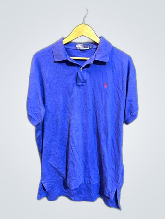 ラルフ・ローレンの青いポロシャツ