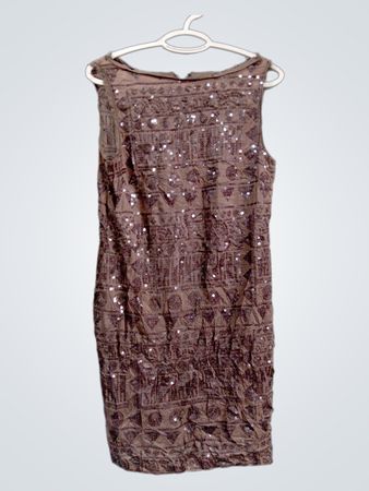 Sleeveless sequined dress with patterned fabric