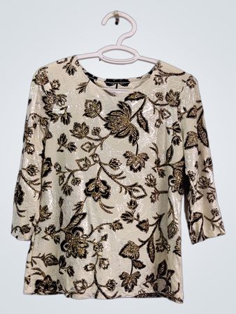 Cremfarbene T-Shirt mit schwarzem und goldenem Blumenmuster