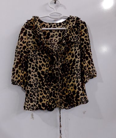 Blouse à volants imprimé léopard