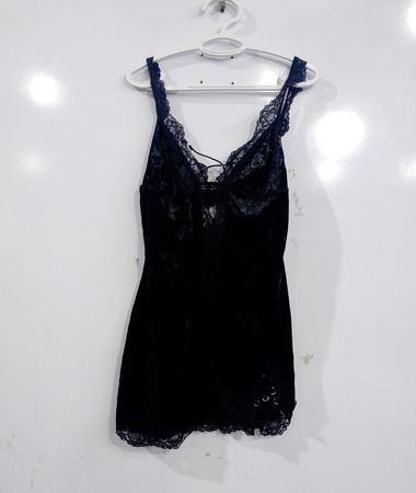 Schwarzes Samt-Spitzen-Babydoll-Kleid