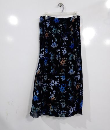Wild Fable Schwarzer Midirock mit Blumenmuster