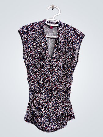 Vince Camuto ärmelloses gerafftes Print-Top