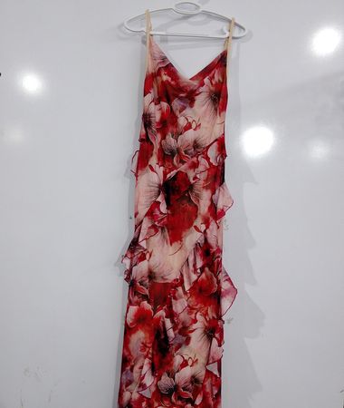 Maxikleid mit Rüschen und Blumenmuster