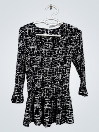 Schwarz-weißes abstraktes Langarm-Peplum-Oberteil