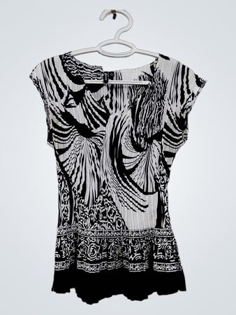 Milano Damen Top mit schwarzem und weißem Print und Kapuzenärmeln