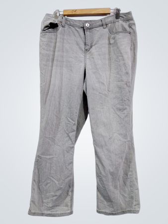 Christopher & Banks Petite Graue Bootcut-Jeans