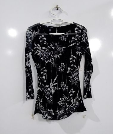 INC International Concepts schwarzes Top mit Blumenmuster
