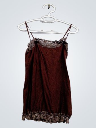 delia's braunes Trägershirt mit Spitzenbesatz