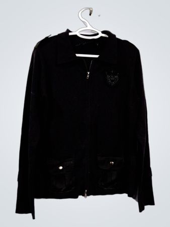 Dorothy of London schwarze Jacke mit Reißverschluss und Wappen-Detail
