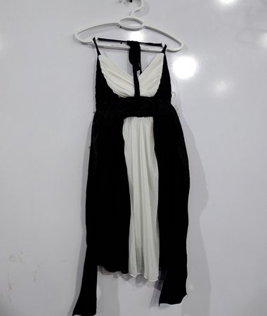 Jessica Schwarz-Weiß Neckholderkleid