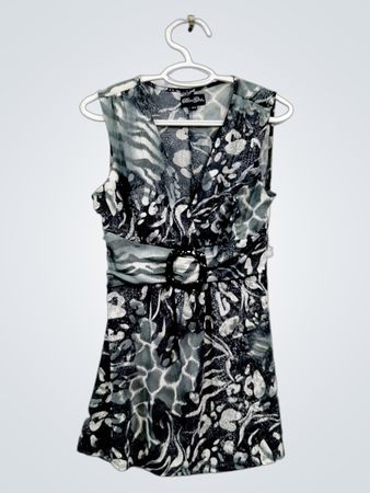 Bizz Girl Ärmelloses V‑Ausschnitt-Top mit Schnallen-Detail